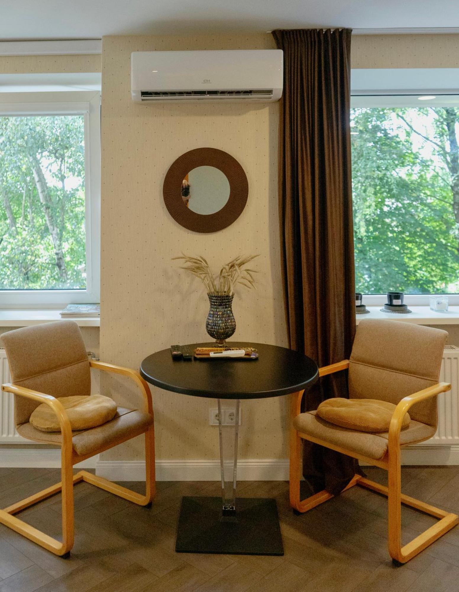Petite City Centre Apartment Šiauliai Buitenkant foto
